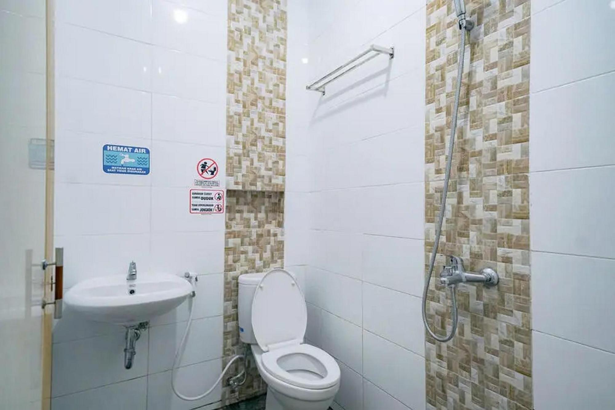 Reddoorz Near Ekowisata Mangrove Belawan Hotell Rom bilde