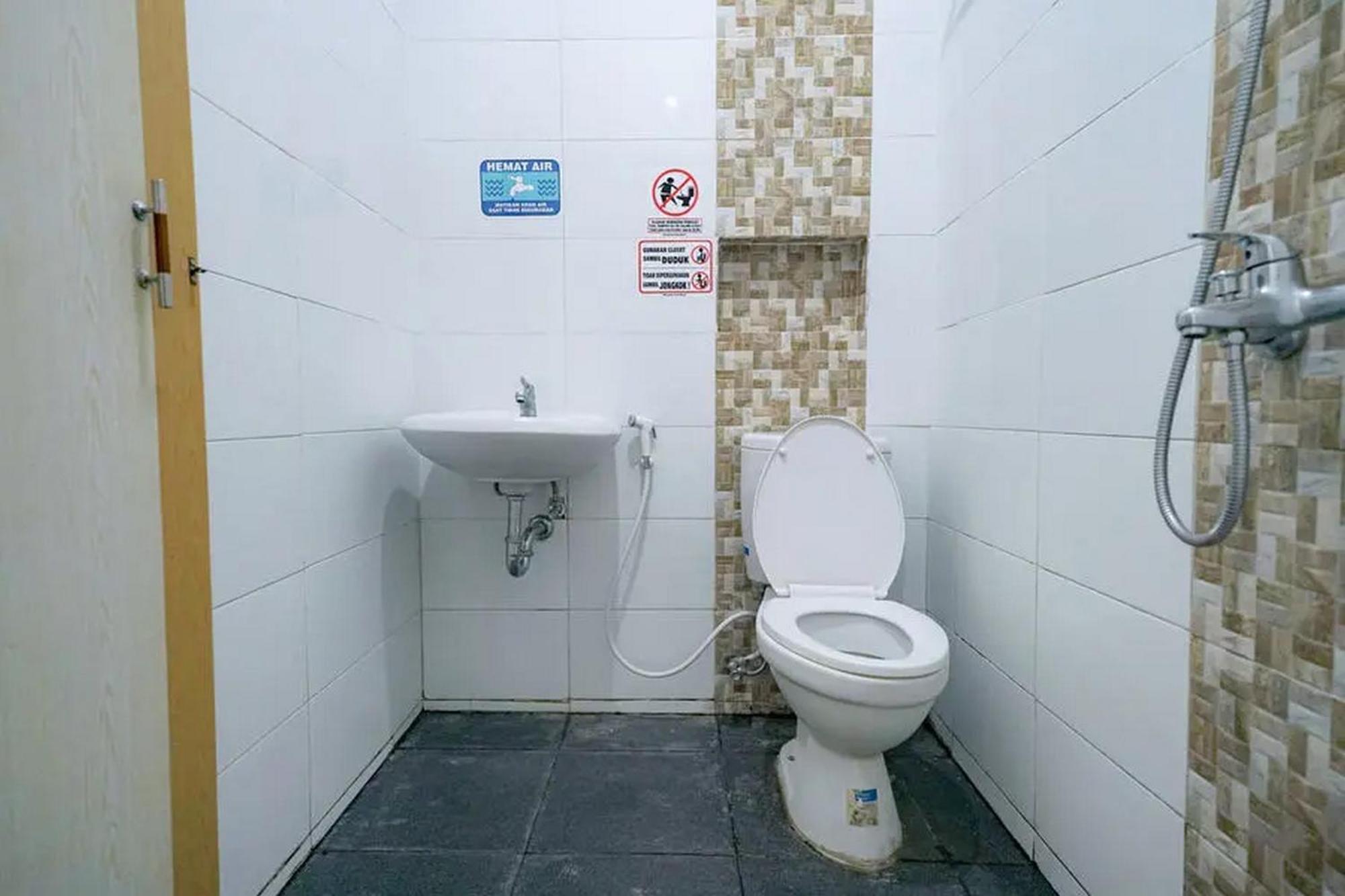 Reddoorz Near Ekowisata Mangrove Belawan Hotell Rom bilde